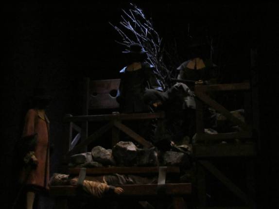 Condenado à morte por esmagamento, acusado de bruxaria no final do séc XVII  em Salem, em Massachusetts, nos Estados Unidos